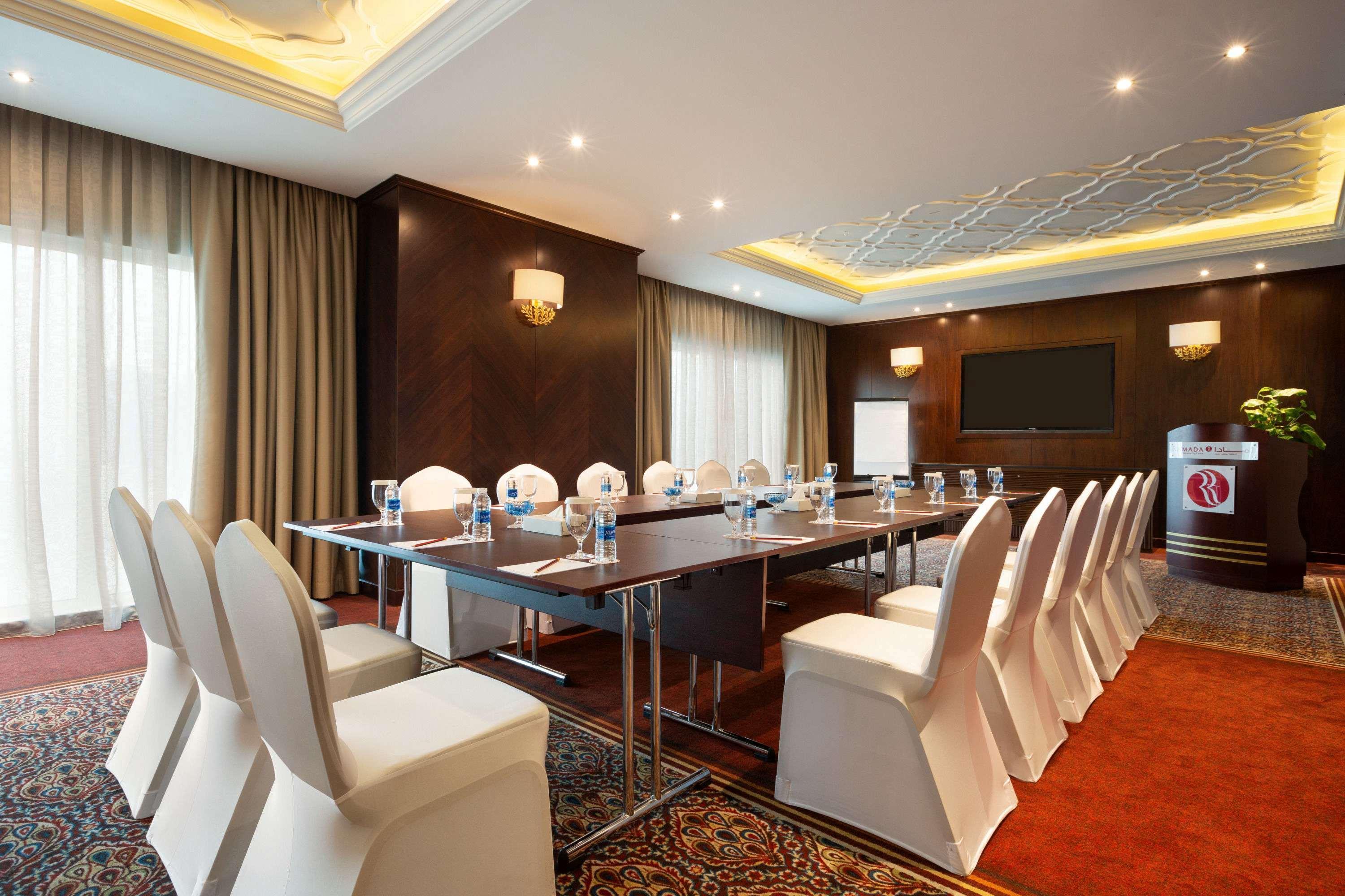 Ramada By Wyndham Manama City Centre Exterior foto