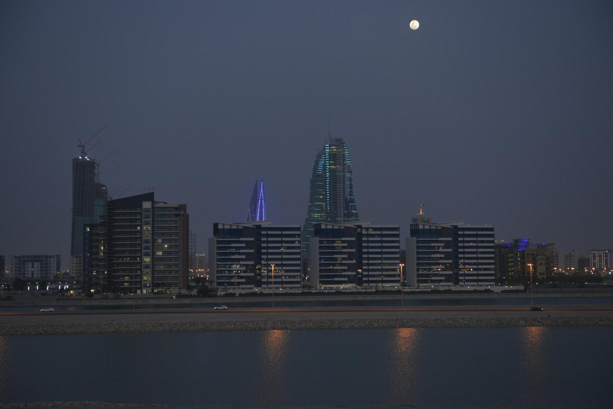 Ramada By Wyndham Manama City Centre Exterior foto