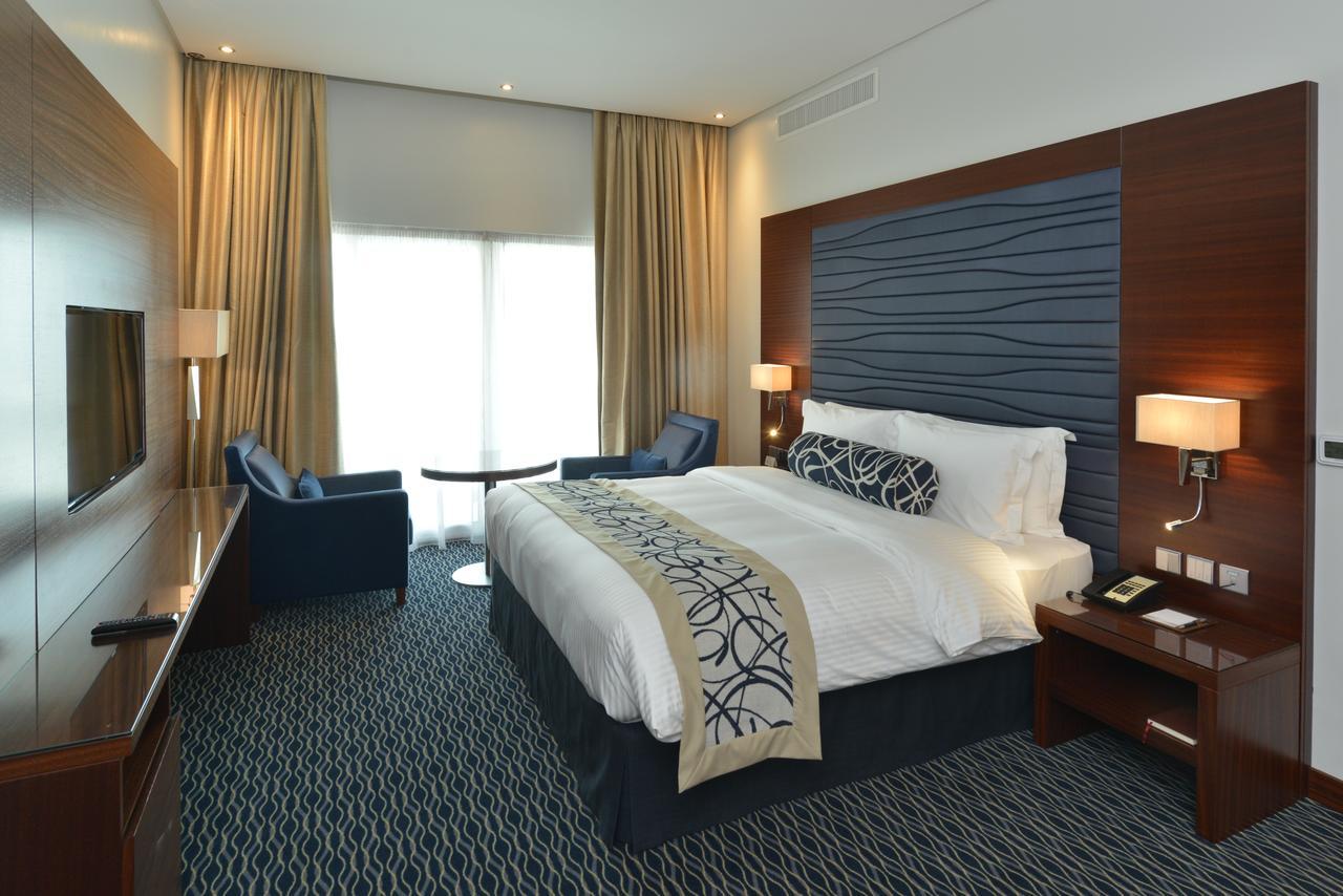 Ramada By Wyndham Manama City Centre Exterior foto