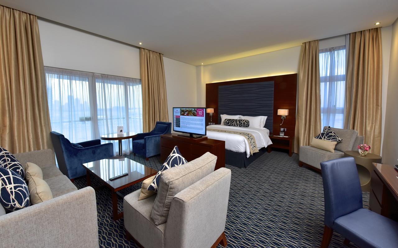 Ramada By Wyndham Manama City Centre Exterior foto