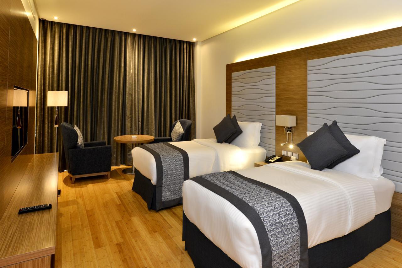 Ramada By Wyndham Manama City Centre Exterior foto