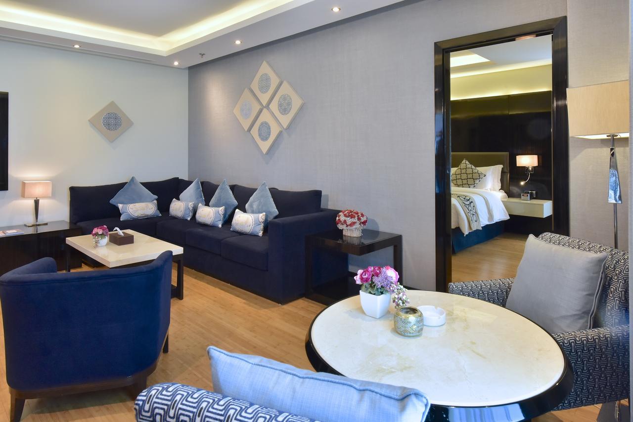 Ramada By Wyndham Manama City Centre Exterior foto